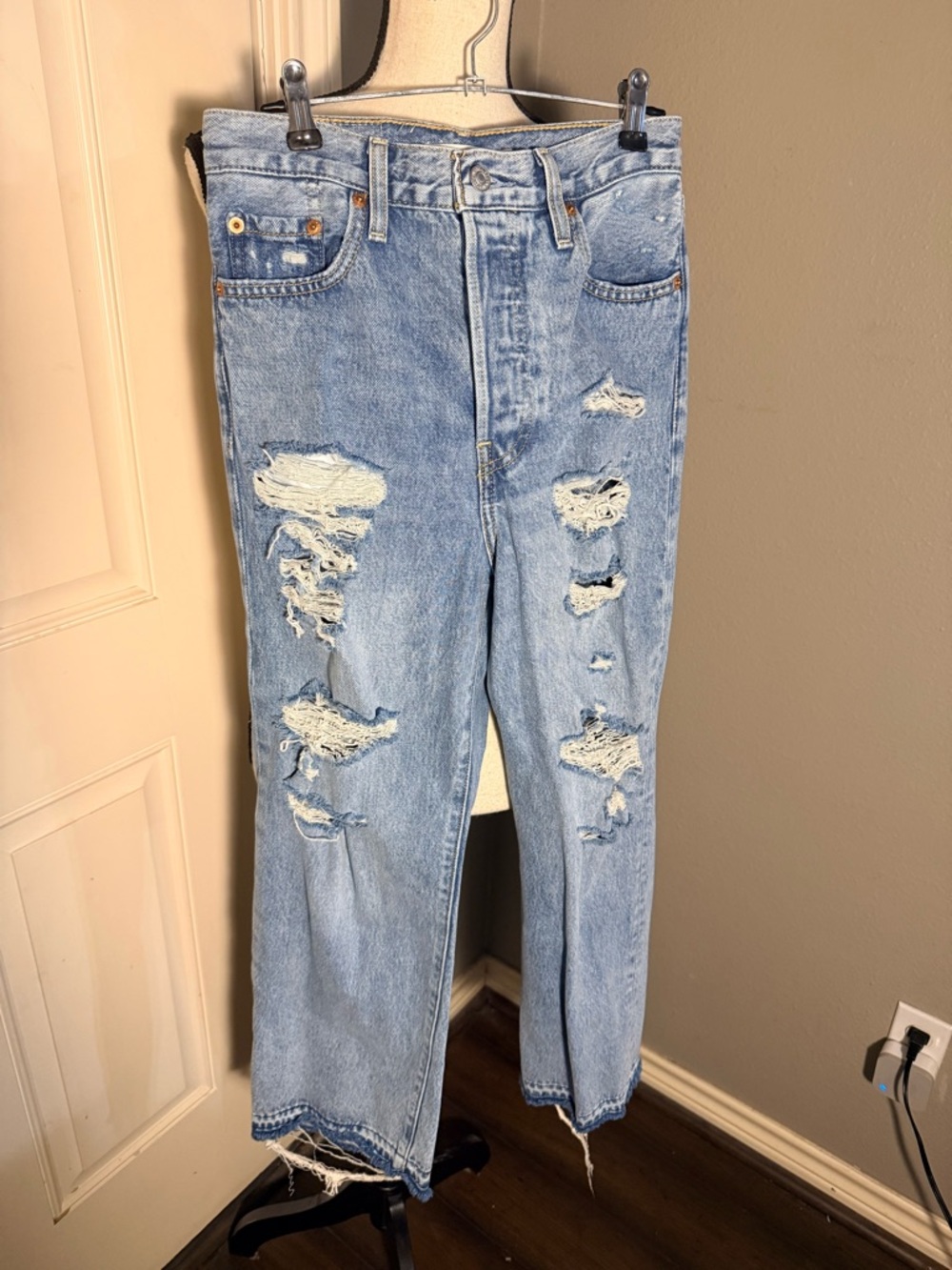 Levi's Light Blue Distressed Rib Cage Rise Jeans - Picture 2 of 4